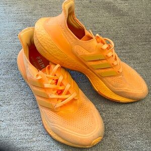 Woman’s size 9.5. Adidas ULTRABOOST 21 sneakers. Great condition.